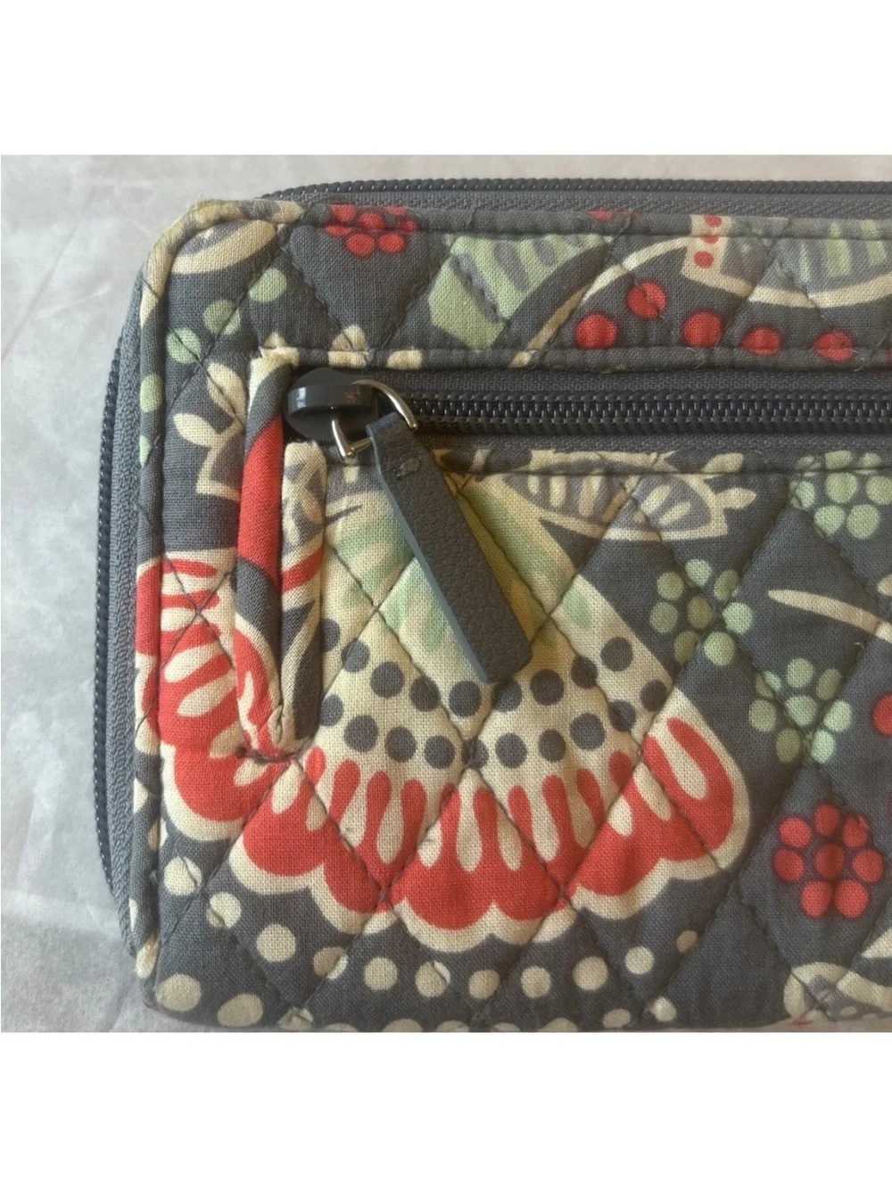 Vera Bradley Quilted Floral Wallet Zip Around Clutch Turn Lock Gray Paisley